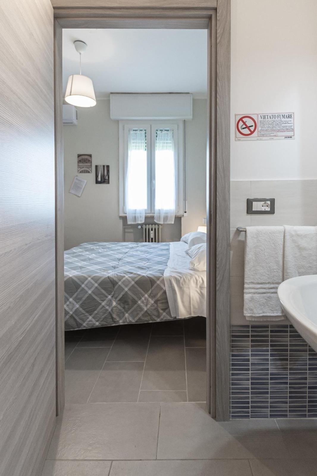 Fare Bnb - Room Del Parco Reggio Emilia Eksteriør billede