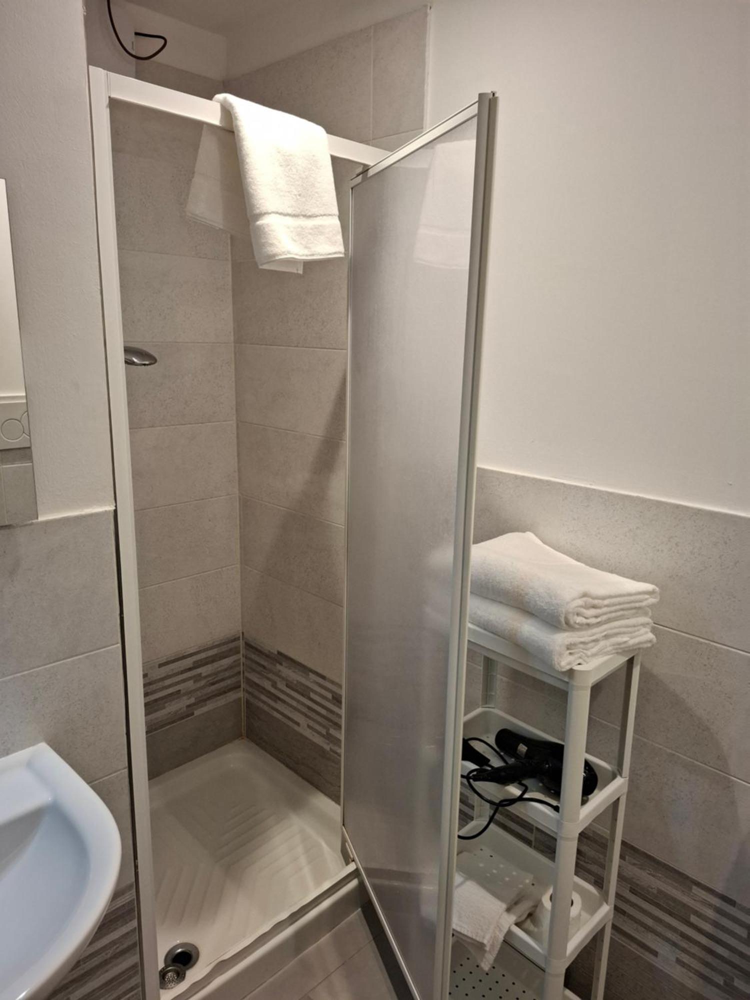 Fare Bnb - Room Del Parco Reggio Emilia Eksteriør billede