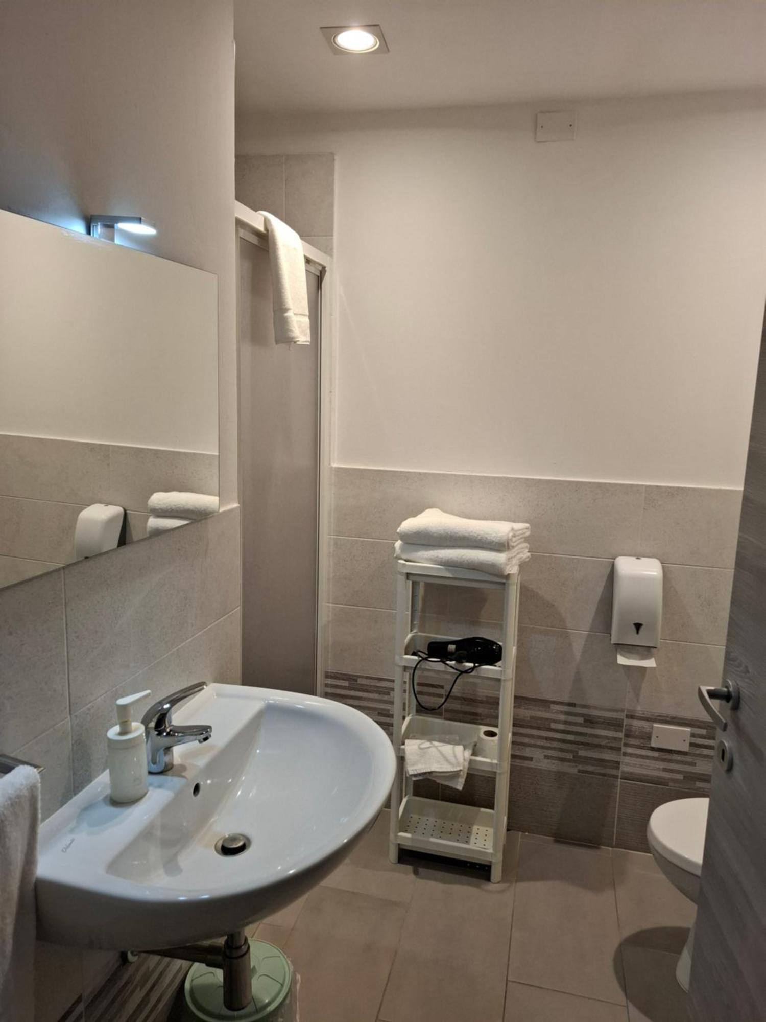 Fare Bnb - Room Del Parco Reggio Emilia Eksteriør billede
