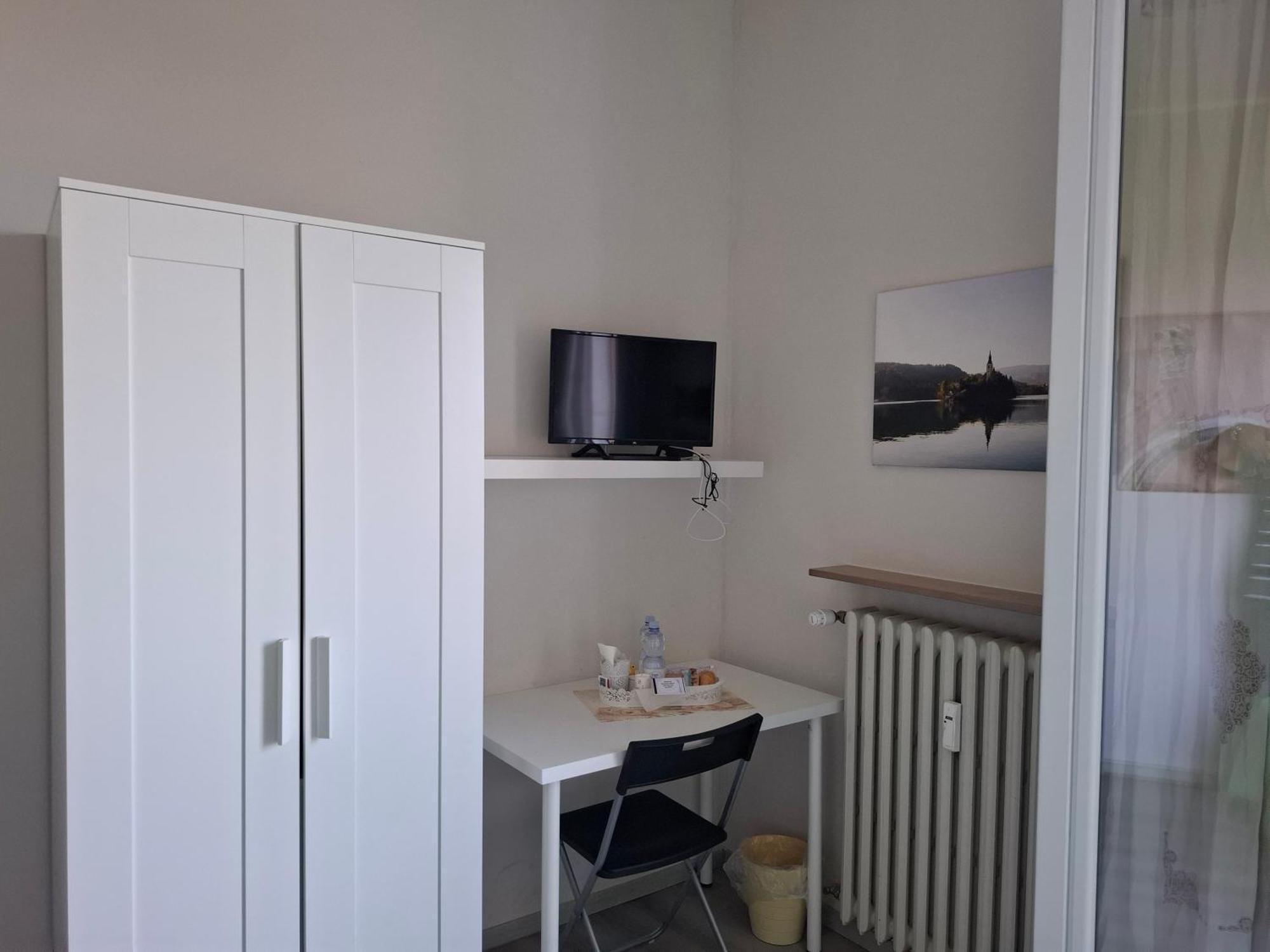 Fare Bnb - Room Del Parco Reggio Emilia Eksteriør billede